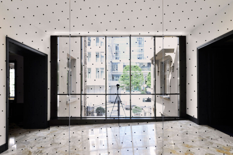 Roland Burkart
Grip Map, 2019
Mirror Installation